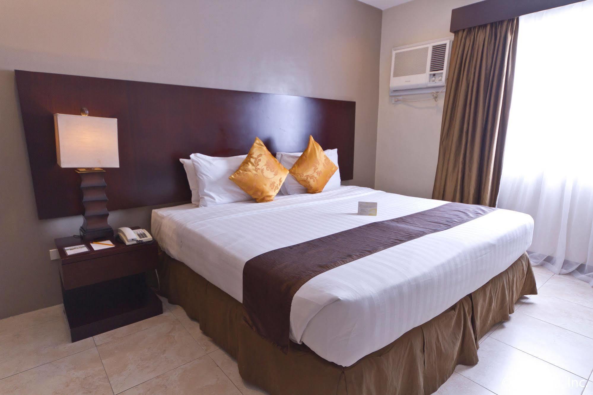Alpa City Suites Hotel Cebu Exteriör bild